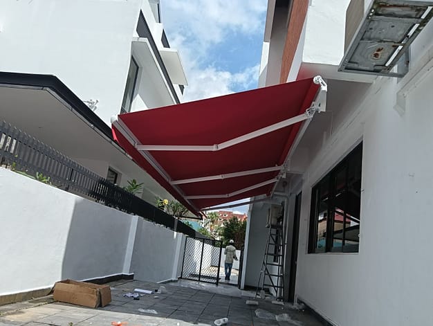 Retractable Awning (1)